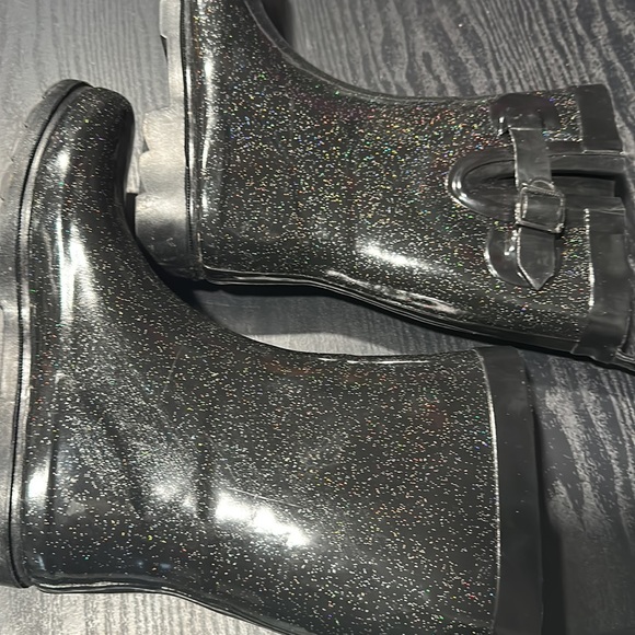 Black Glitter Rainboots - Picture 4 of 5
